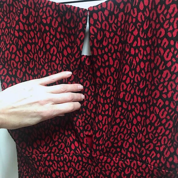 🌹🐾❤️Gorgeous Calvin Klein Red Black Textured Leopard Print Sleeveless Dress - Picture 12 of 17
